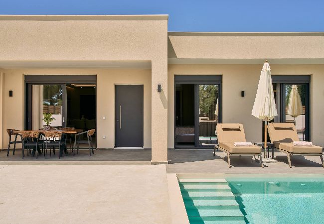 Villa in Kalamaki - Villa Aurelio, An Ethereal Delight