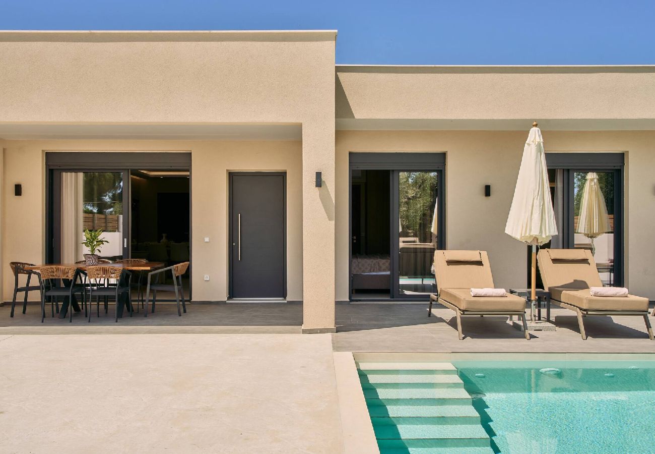 Villa in Kalamaki - Villa Aurelio, An Ethereal Delight