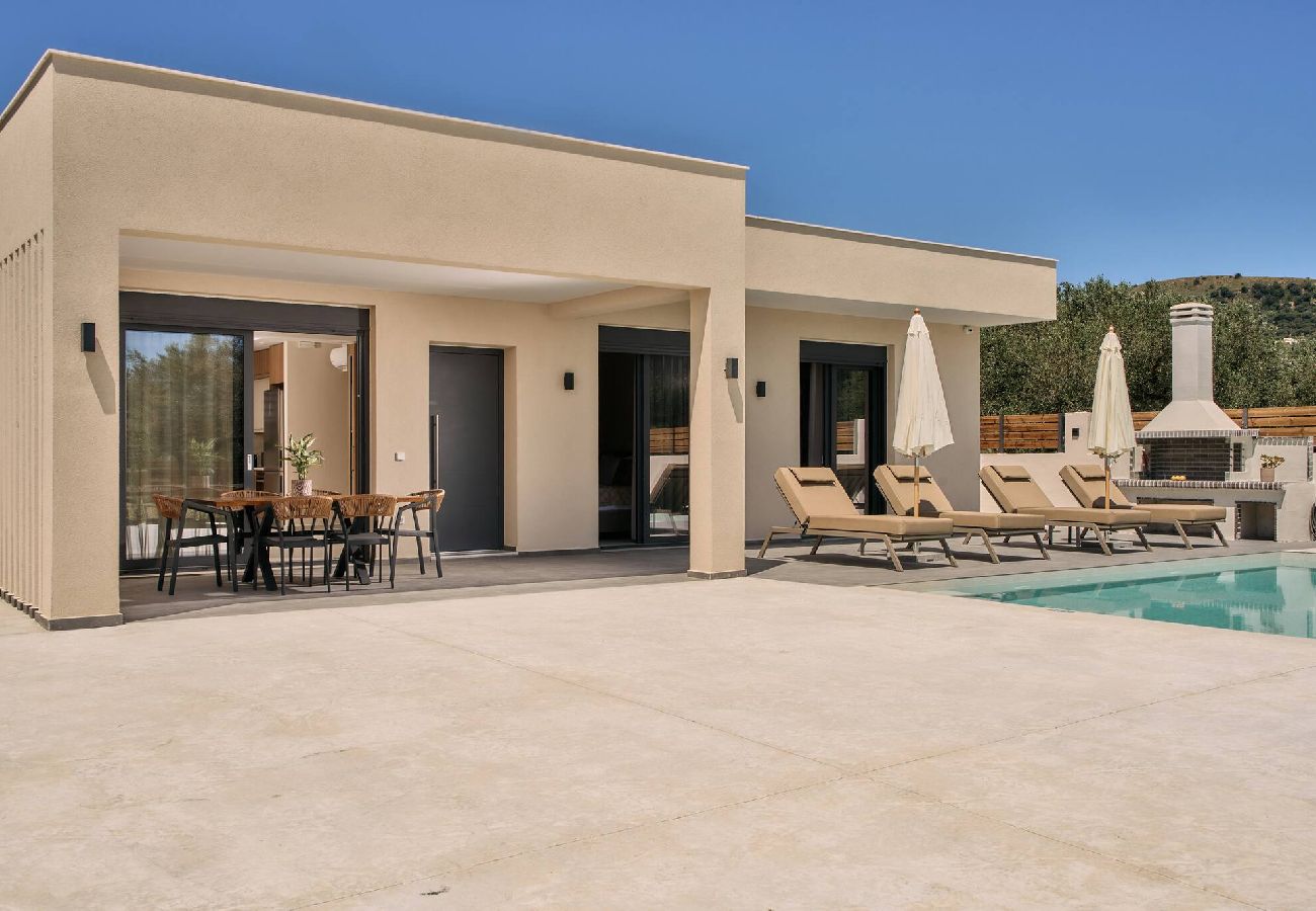 Villa in Kalamaki - Villa Aurelio, An Ethereal Delight