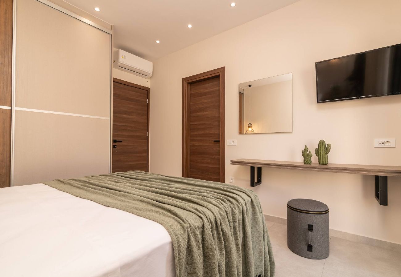 Villa in Kalamaki - Villa Adiola, An Unrivalled Retreat