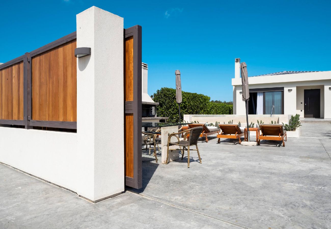 Villa in Vanato - Villa Solace, A Serene Retreat With Private Pool