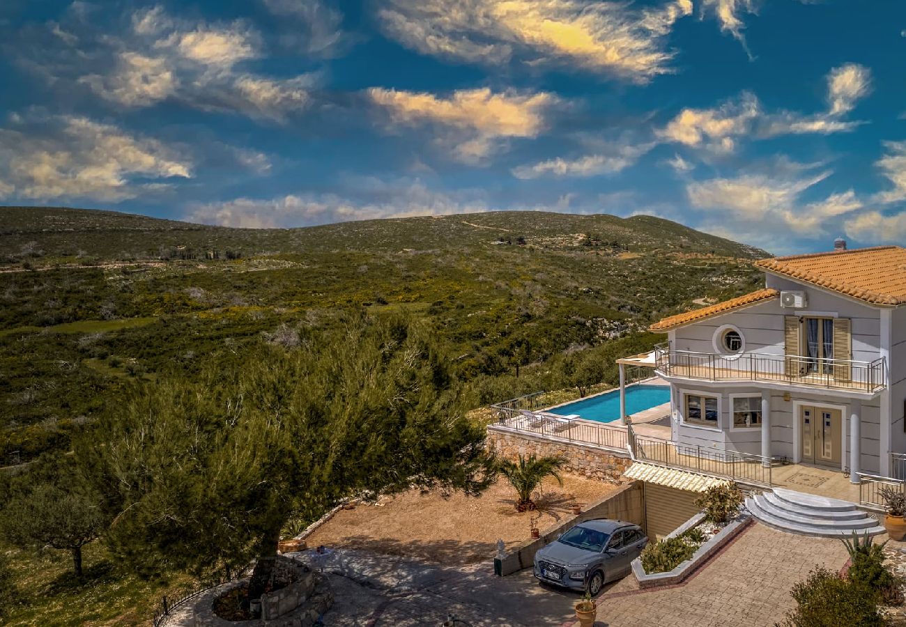 Villa in Volimes - Villa Guesto with private pool