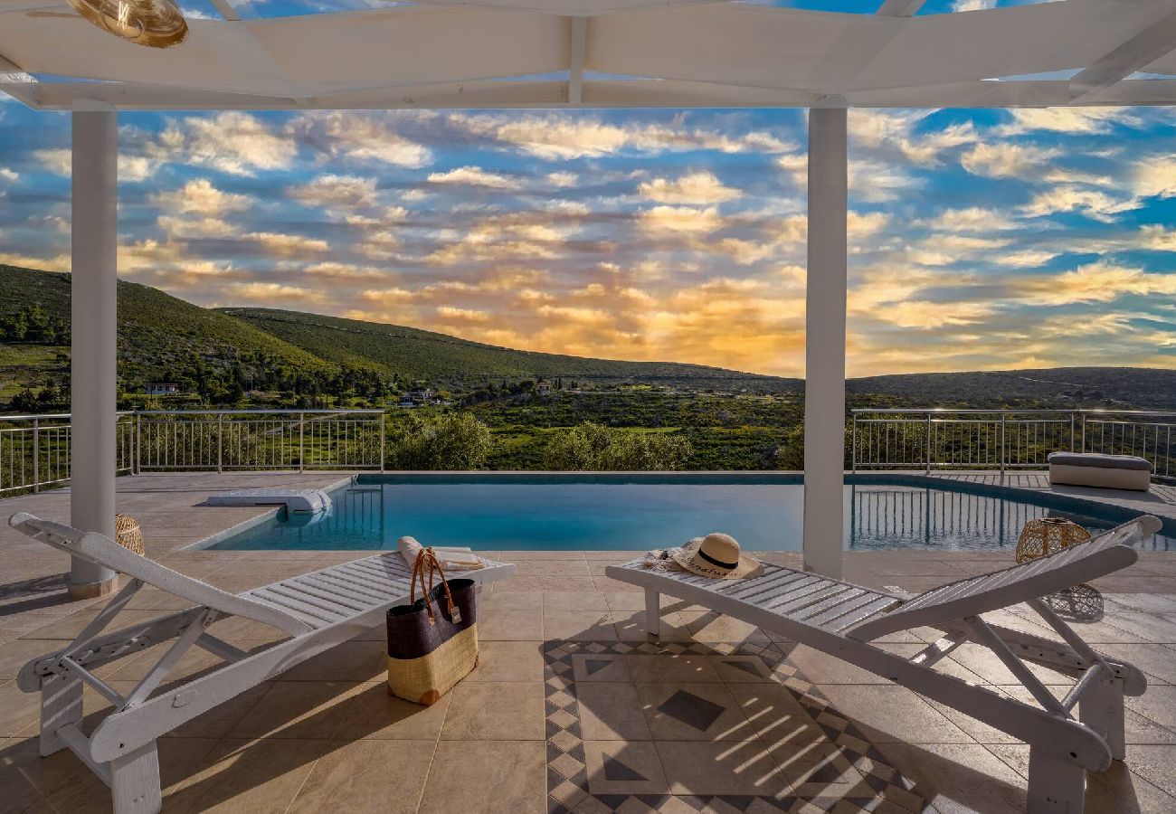 Villa in Volimes - Villa Guesto with private pool