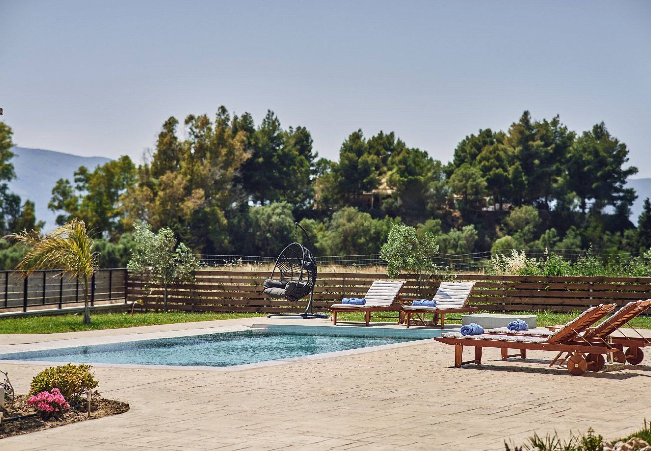 Villa in Kalamaki - Villa Arianna, close to the beach!