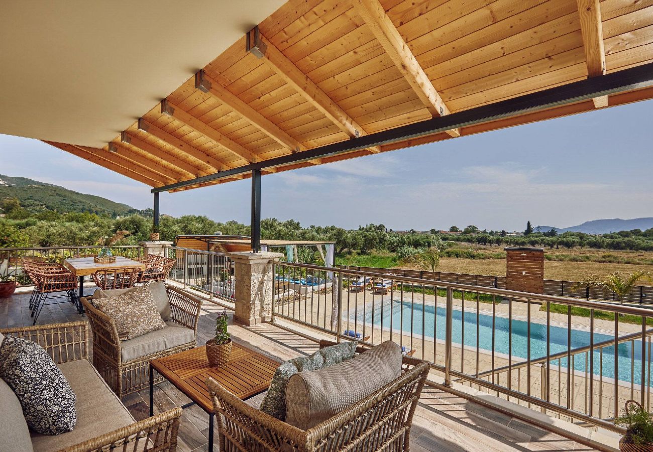 Villa in Kalamaki - Villa Arianna, close to the beach!