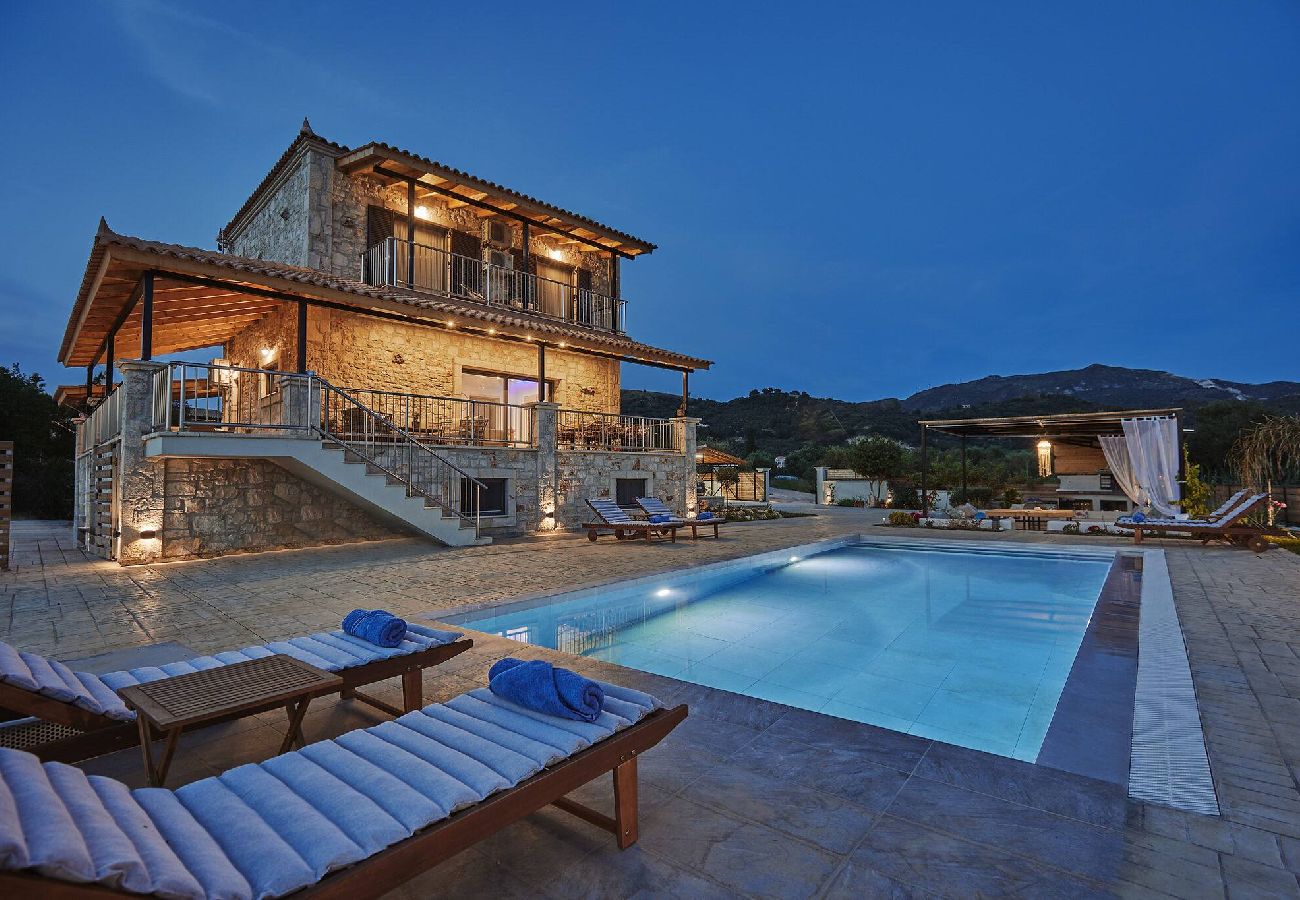 Villa in Kalamaki - Villa Arianna, close to the beach!