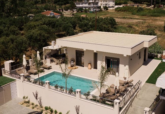 Villa in Kalamaki - Villa Ajra, A Distinctive Gem with Private Pool